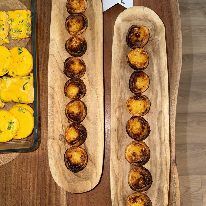 Pastéis de nata servidos num evento