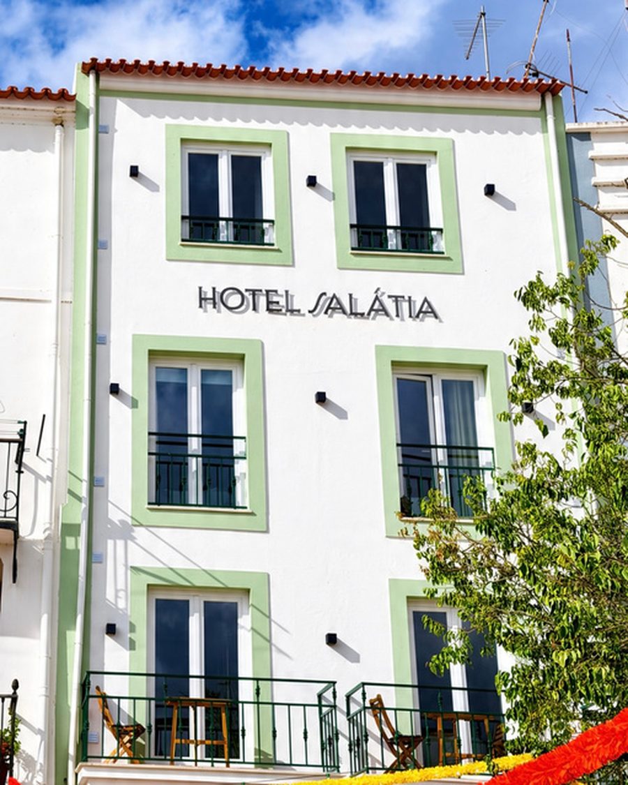 Fachada do Hotel Salátia no centro histórico de Alcácer do Sal
